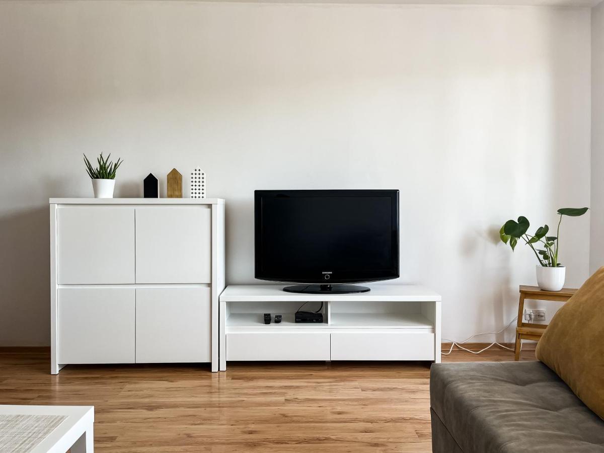 Uroczy Apartament Pod Skarpa Вадовице Екстериор снимка